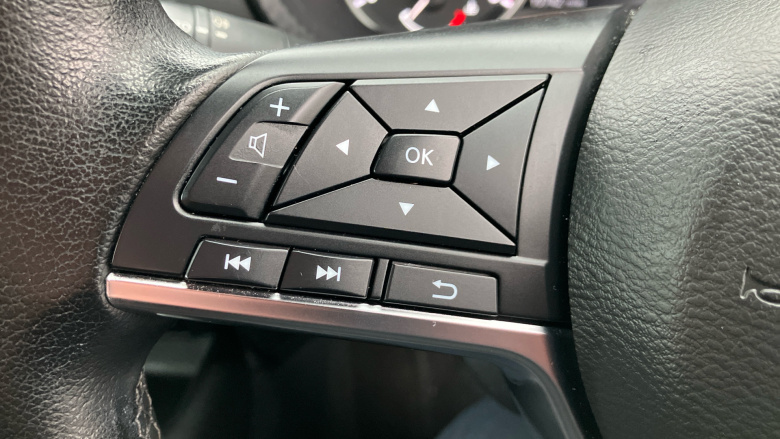 Nissan Juke 1.0 DiG-T 114 N-Connecta 5dr Petrol Hatchback